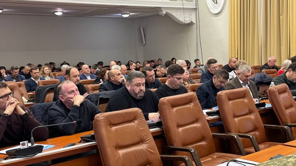 Надбавки вчителям, кошти на оплату праці працівникам комунальних служб і ремонт осель: про що домовилися депутати…